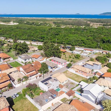 Refugio Tropical Casa De Praia Com Piscina Aquecida E 4 Suites E Garagem 3 Carros, 800 Mtrs Da Praia Internet 700 Mbps, Condominio Privado Com Pista De Skate , Quadra De Futevolei , Campos E Quadras De Futebol! Cabo Frio Dış mekan fotoğraf